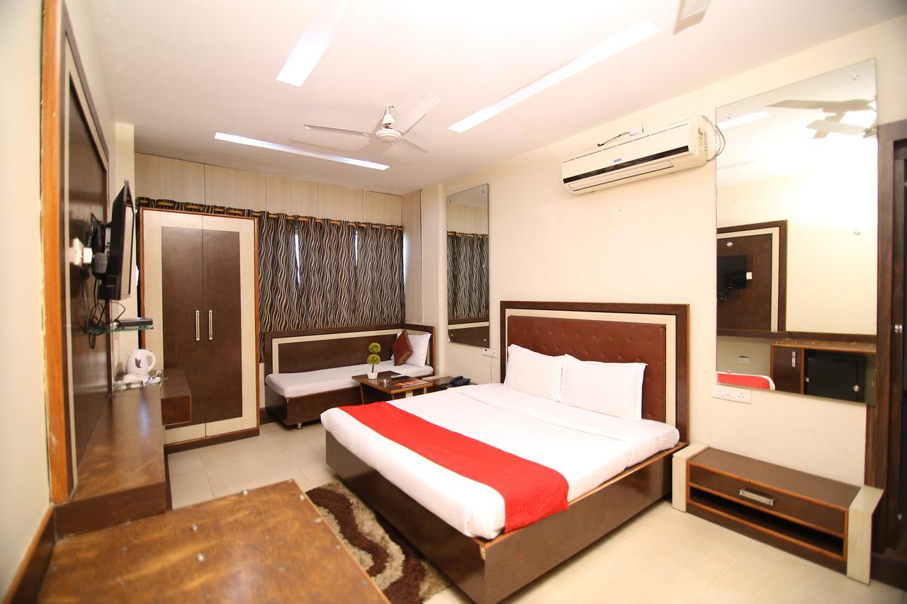 Hotel Pappan Plaza Palwal Bagian luar foto