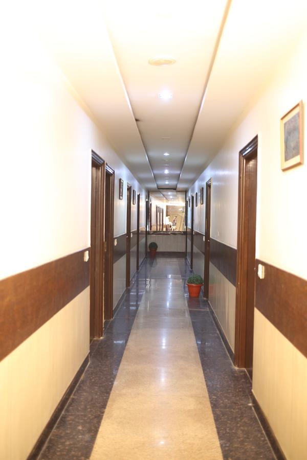 Hotel Pappan Plaza Palwal Bagian luar foto
